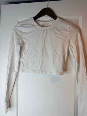 Aritzia White Long-Sleeve Cropped Tee TNA SM